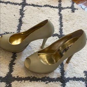 Colin Stuart heels size 7